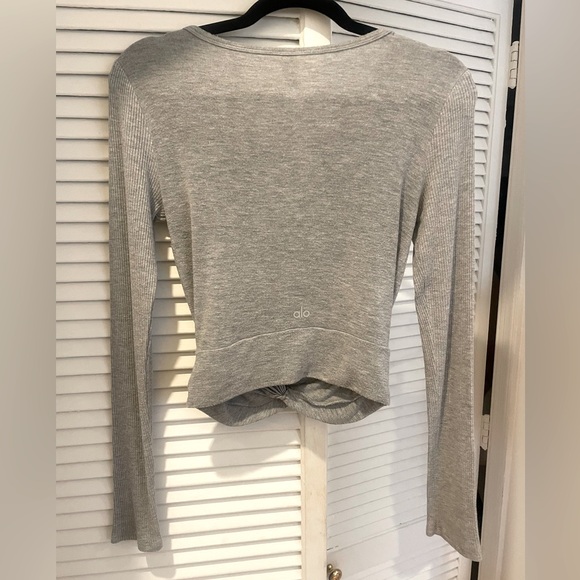 ALO YOGA | COVER LONG SLEEVE TOP | DOVE HEATHER GREY | L - Picture 2 of 3